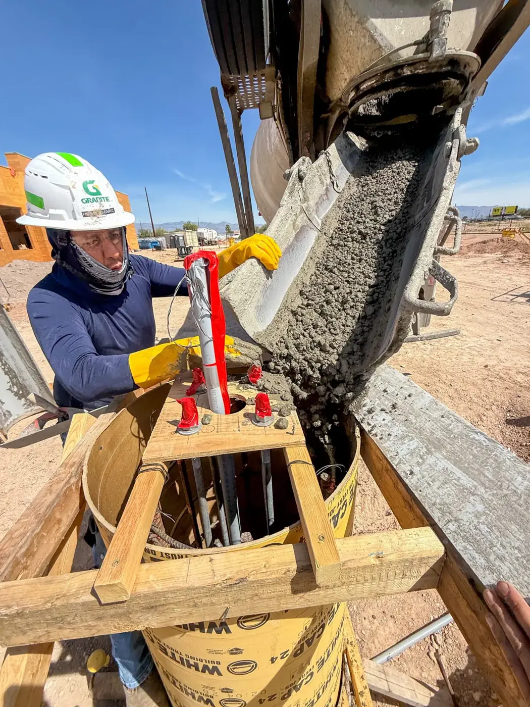 Placing concrete for a structural column